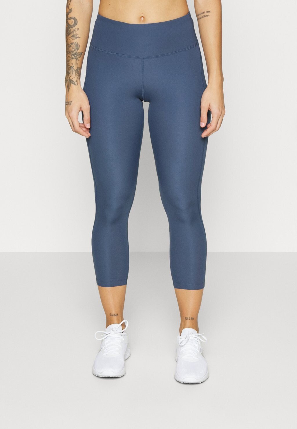 

Тайтсы Nike Fast Crop, диффузно-синий / светоотражающий серебристый, Серый