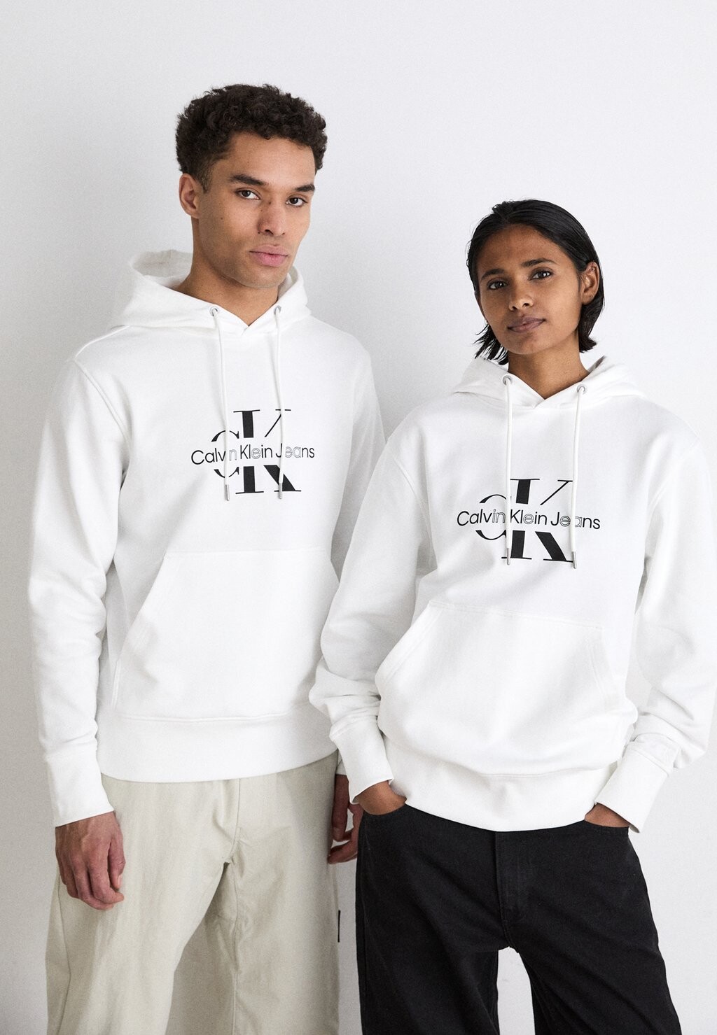

Толстовка DISRUPTED OUTLINE MONOLOGO HOODY UNISEX Calvin Klein Jeans, цвет bright white