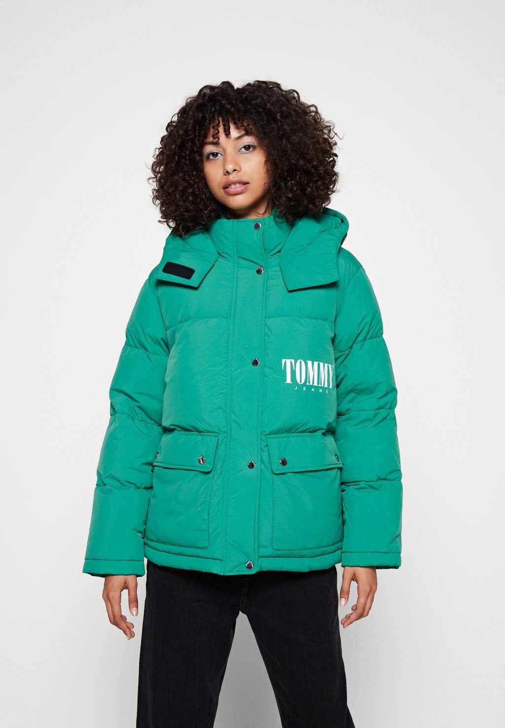 

Зимняя куртка Tommy Jeans