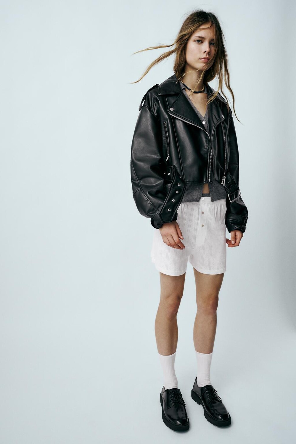 

Укороченная байкерская куртка с кожаным эффектом ZARA, черный