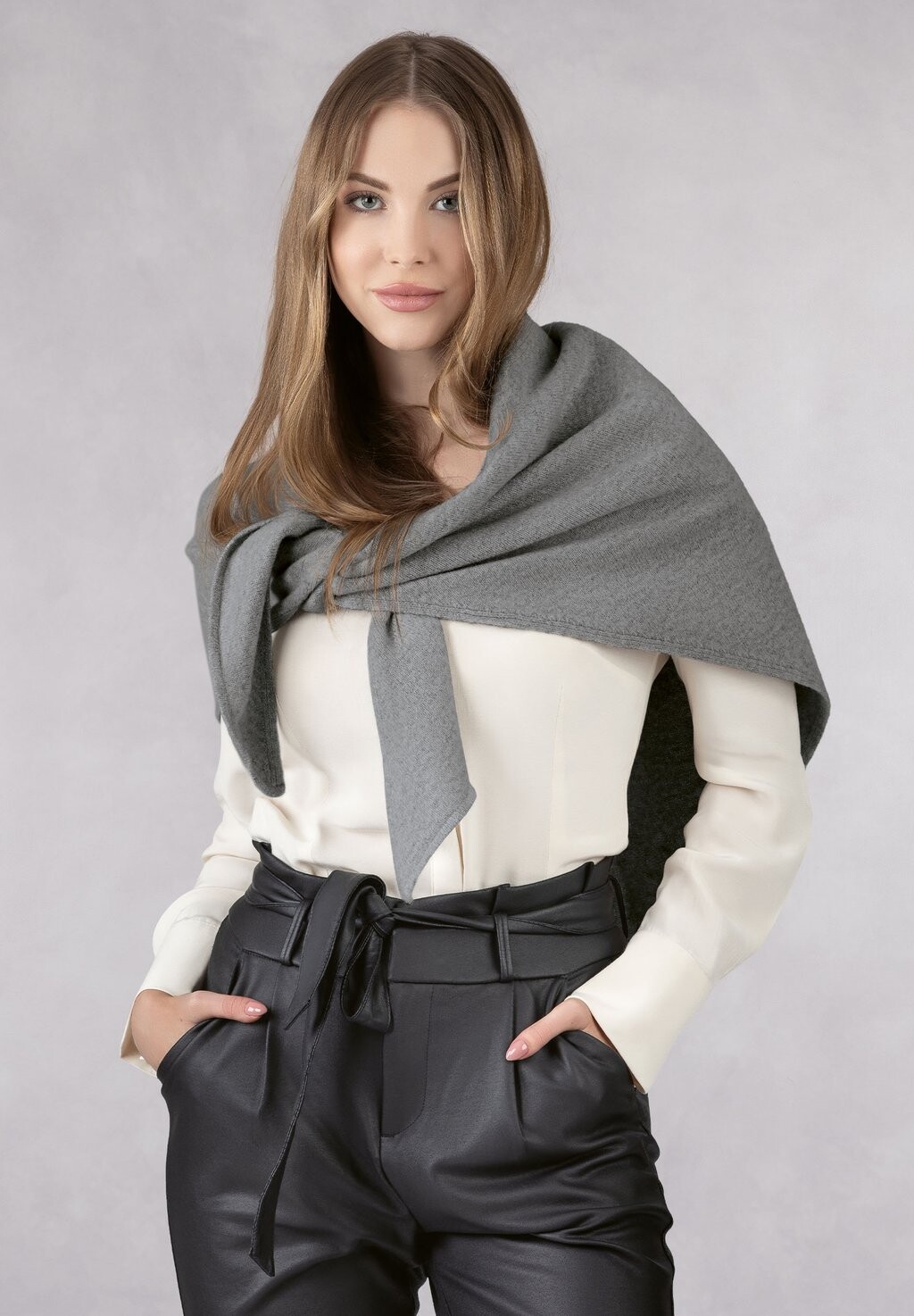 

Шарф MERINO LAMBSWOOL DREIECKSTUCH Giesswein, цвет schiefer