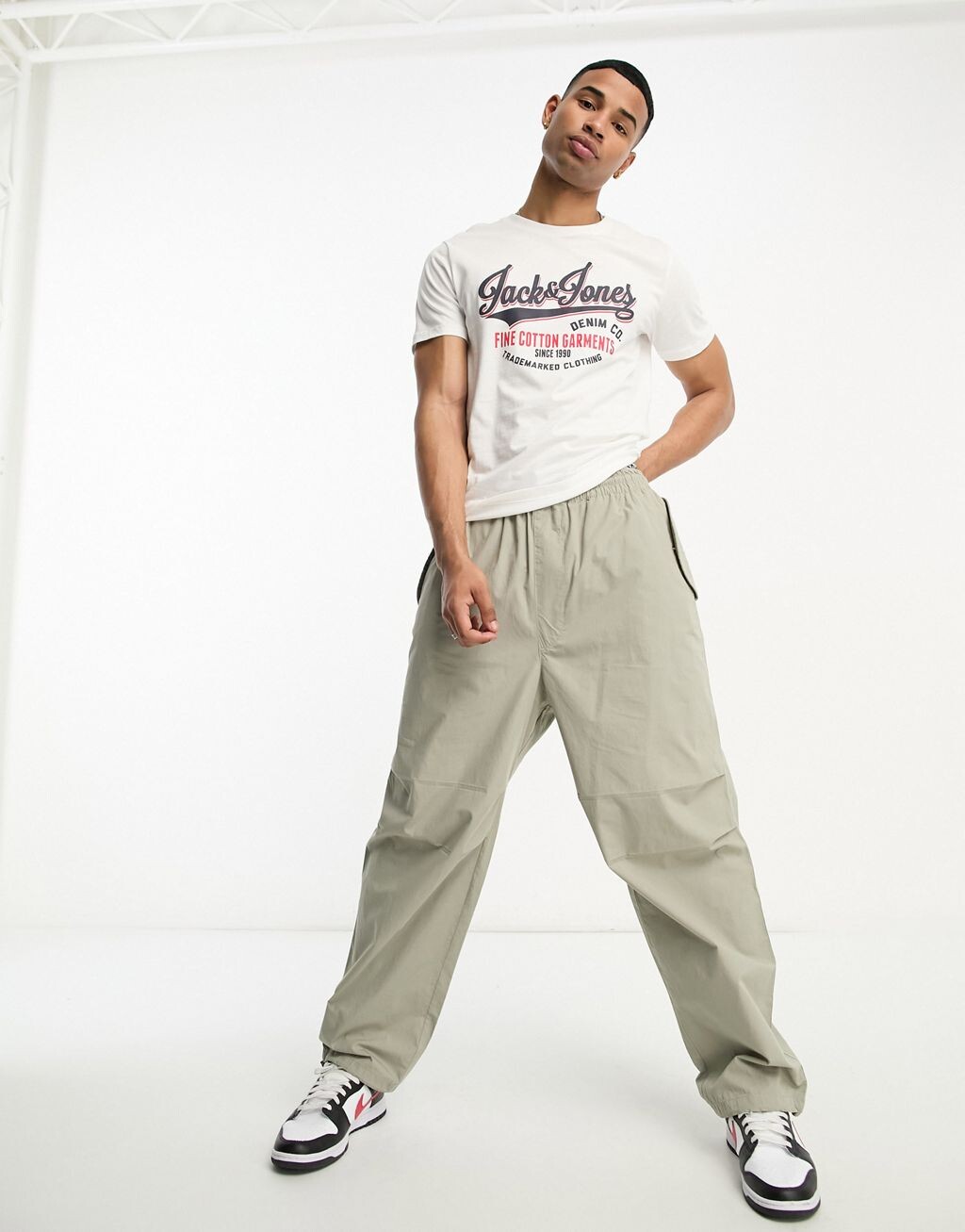 

Белая футболка с винтажным логотипом Jack & Jones