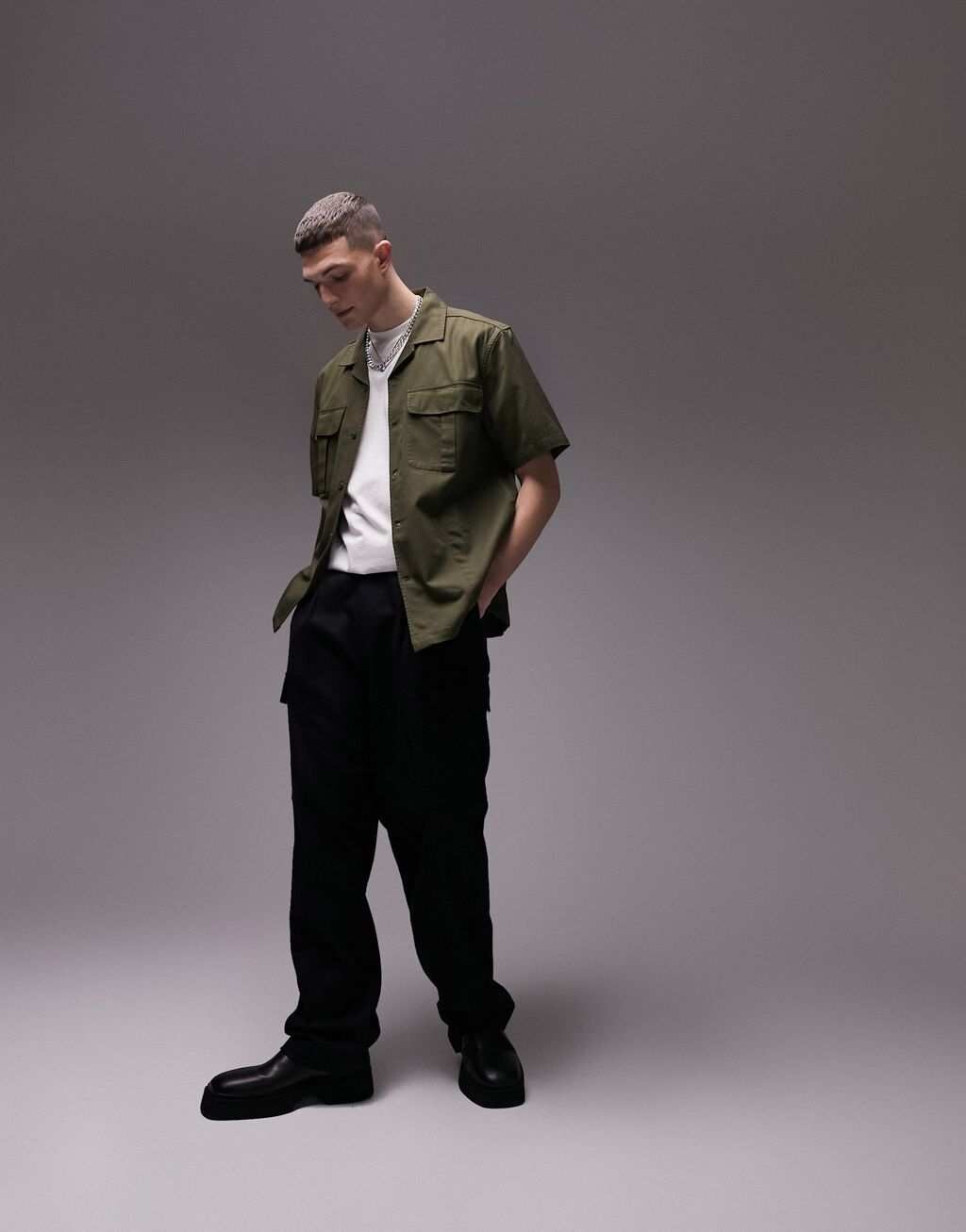 

Рубашка цвета хаки с короткими рукавами и карманами Topman
