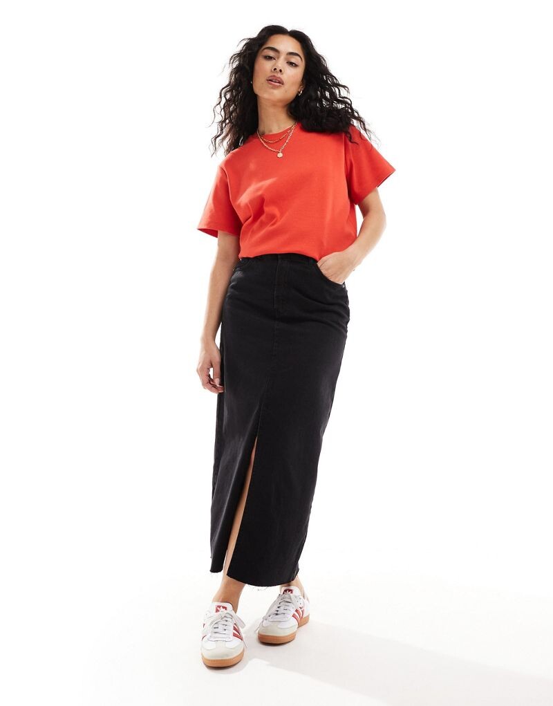 

Красная футболка классического кроя в рубчик ASOS DESIGN