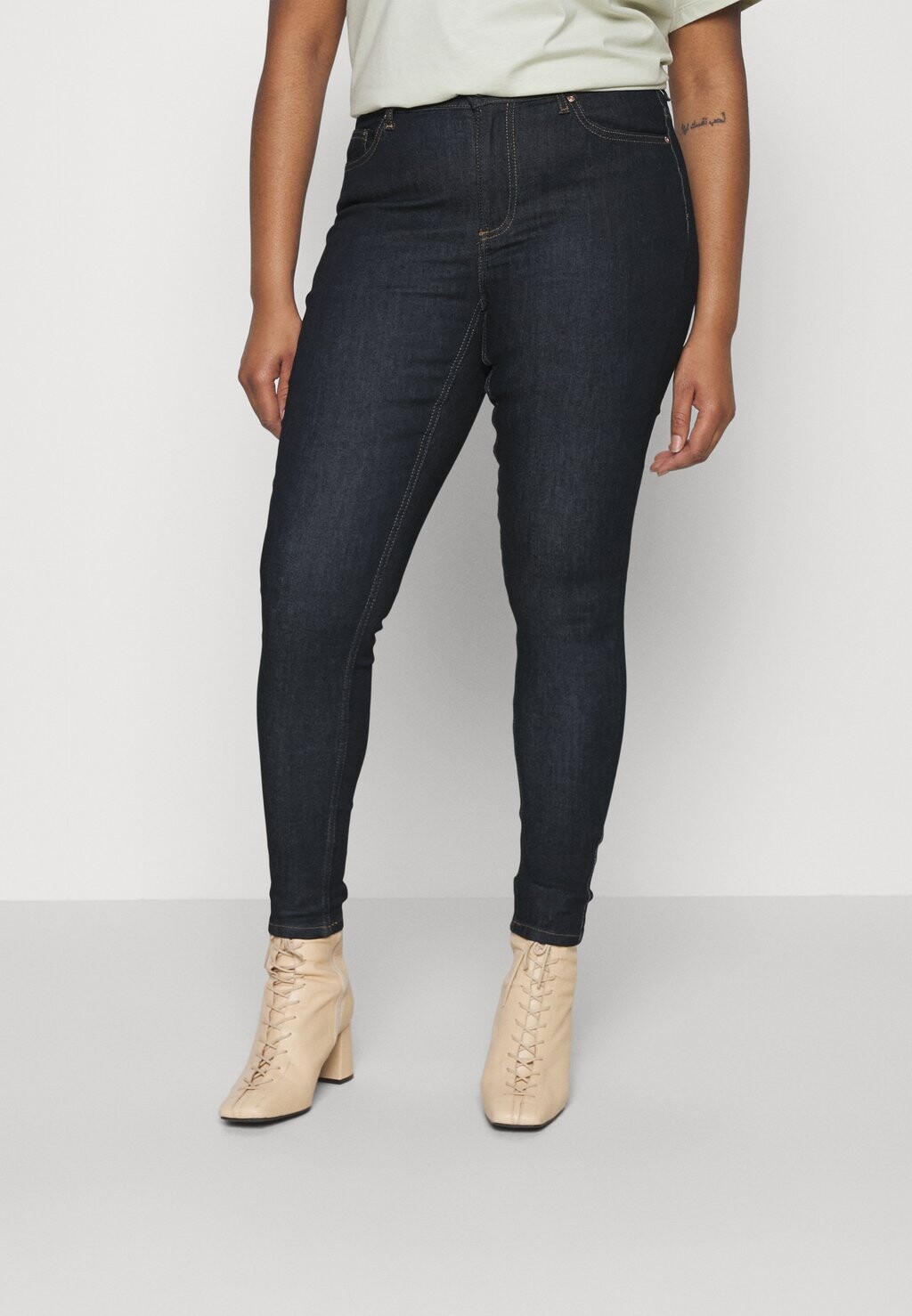 

Джинсы Skinny Fit ONLY Carmakoma, темно-синий