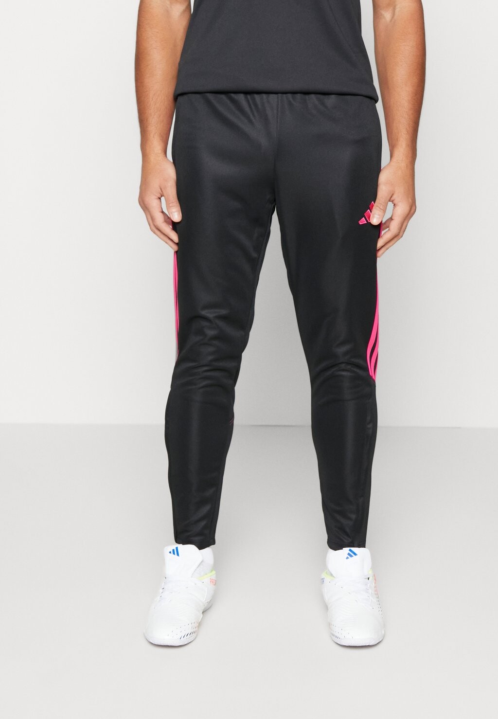 

Тренировочные брюки Adidas