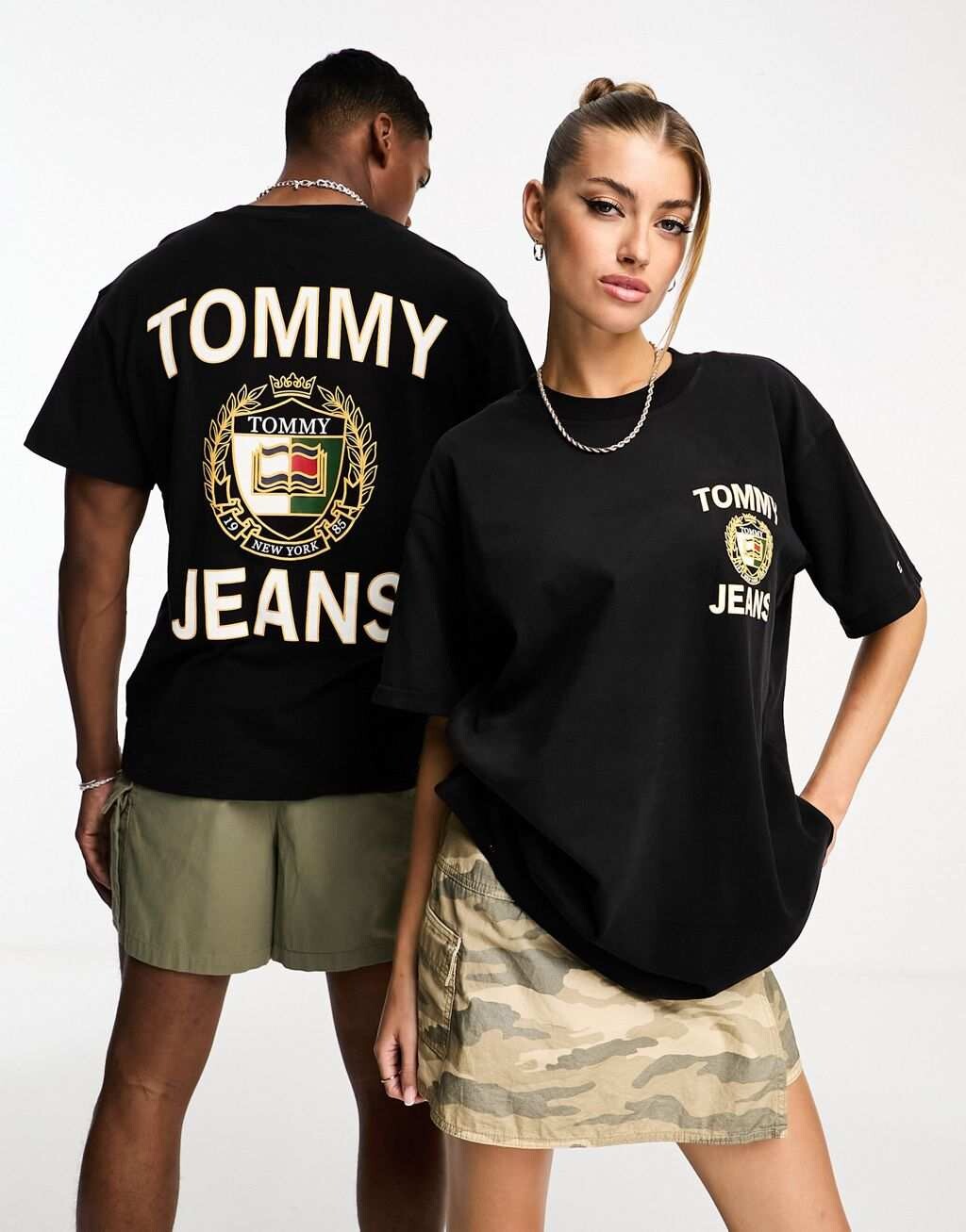 

Черная футболка унисекс с логотипом Tommy Jeans