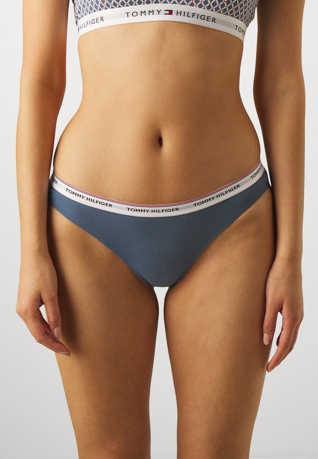 

Стринги PREMIUM ESSENTIALS THONG 3 PACK Tommy Hilfiger, красный