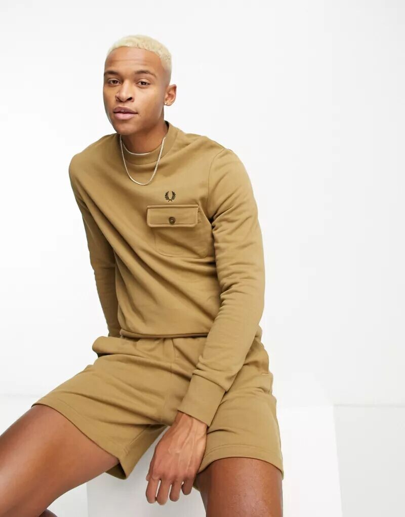 

Светло-коричневая толстовка с карманом Fred Perry