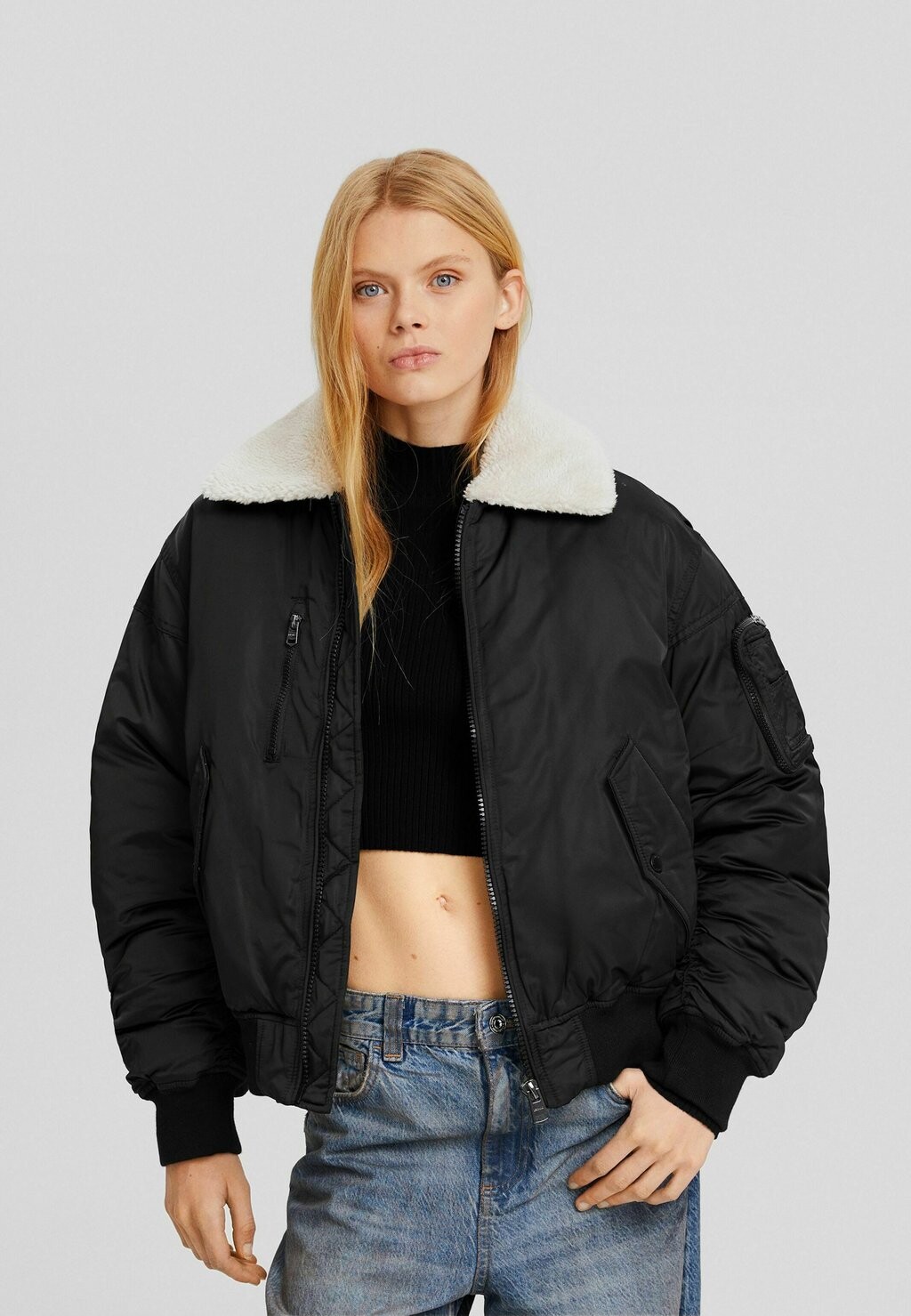 

Зимняя куртка Bershka, черная, Черный