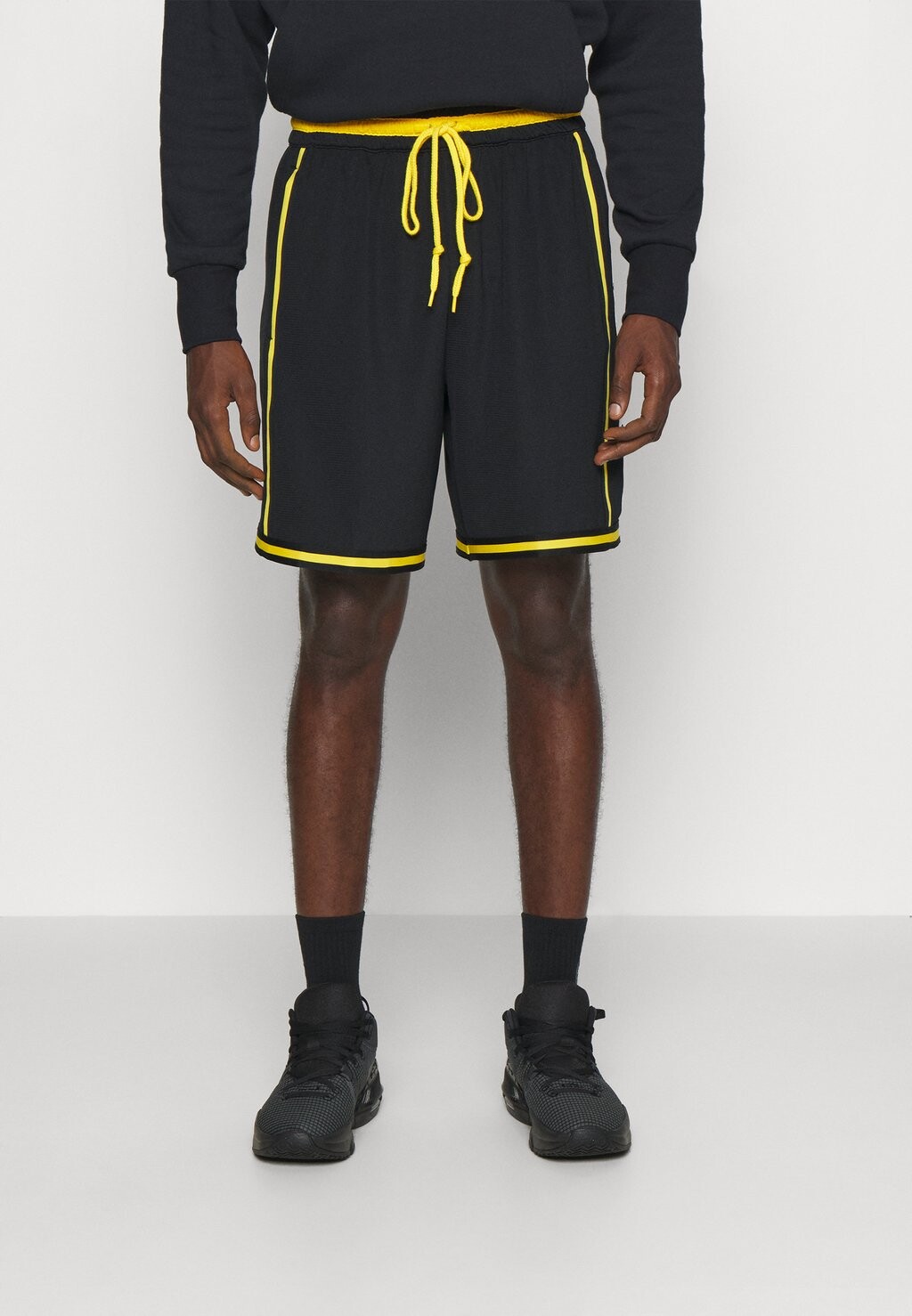 

Team NBA LOS ANGELES LAKERS DNA+ SHORT 8IN Nike, черный/амарилло