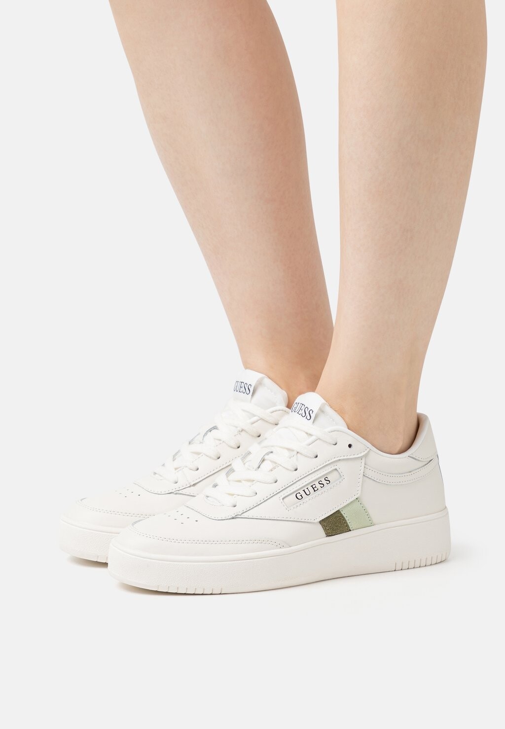 

Кроссовки Guess, белый