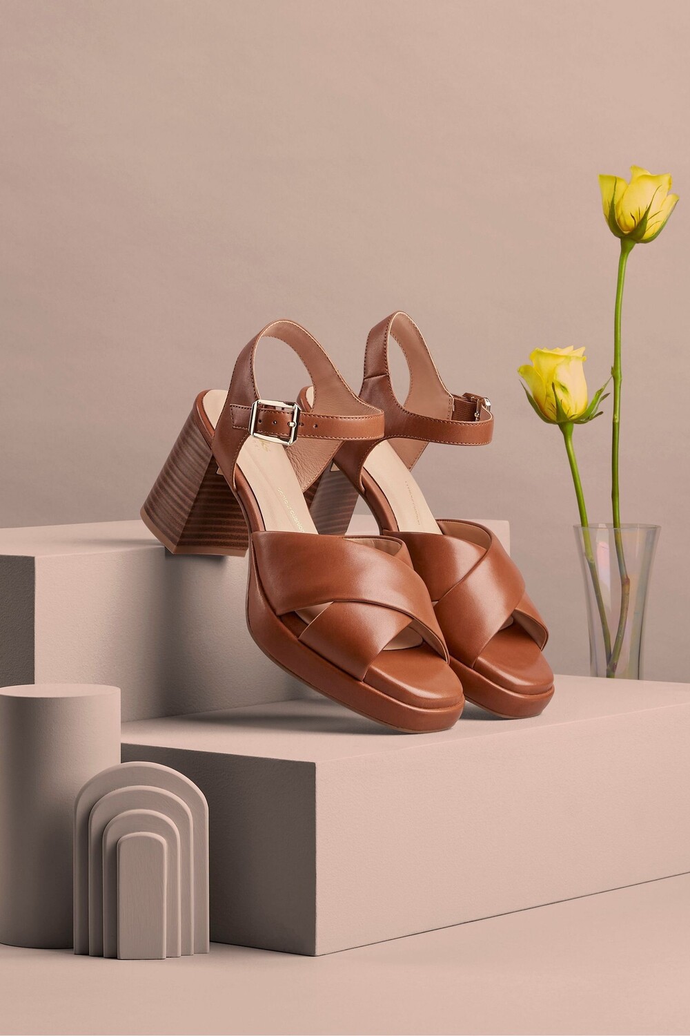 

Замшевые роскошные босоножки 75 rae Clarks, коричневый