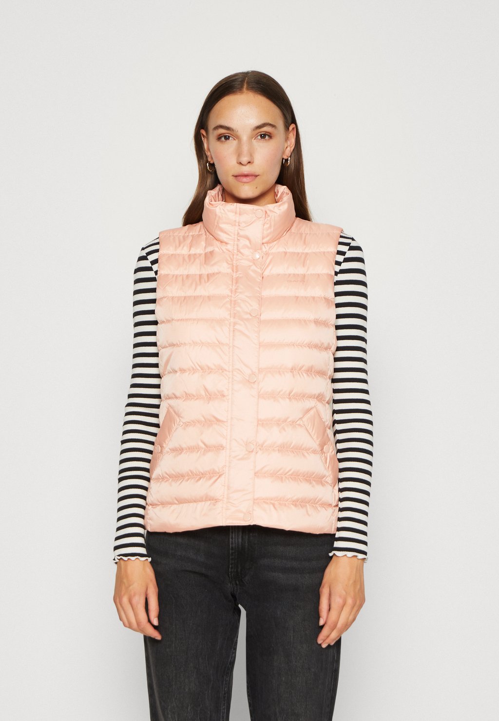 

Жилет GANT LIGHT, цвет salmon pink