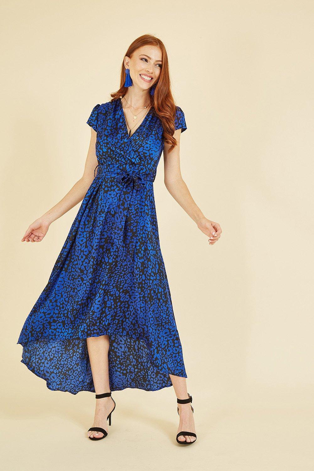Синее платье миди с запахом и глубоким вырезом на животном принте Mela, синий цена и фото