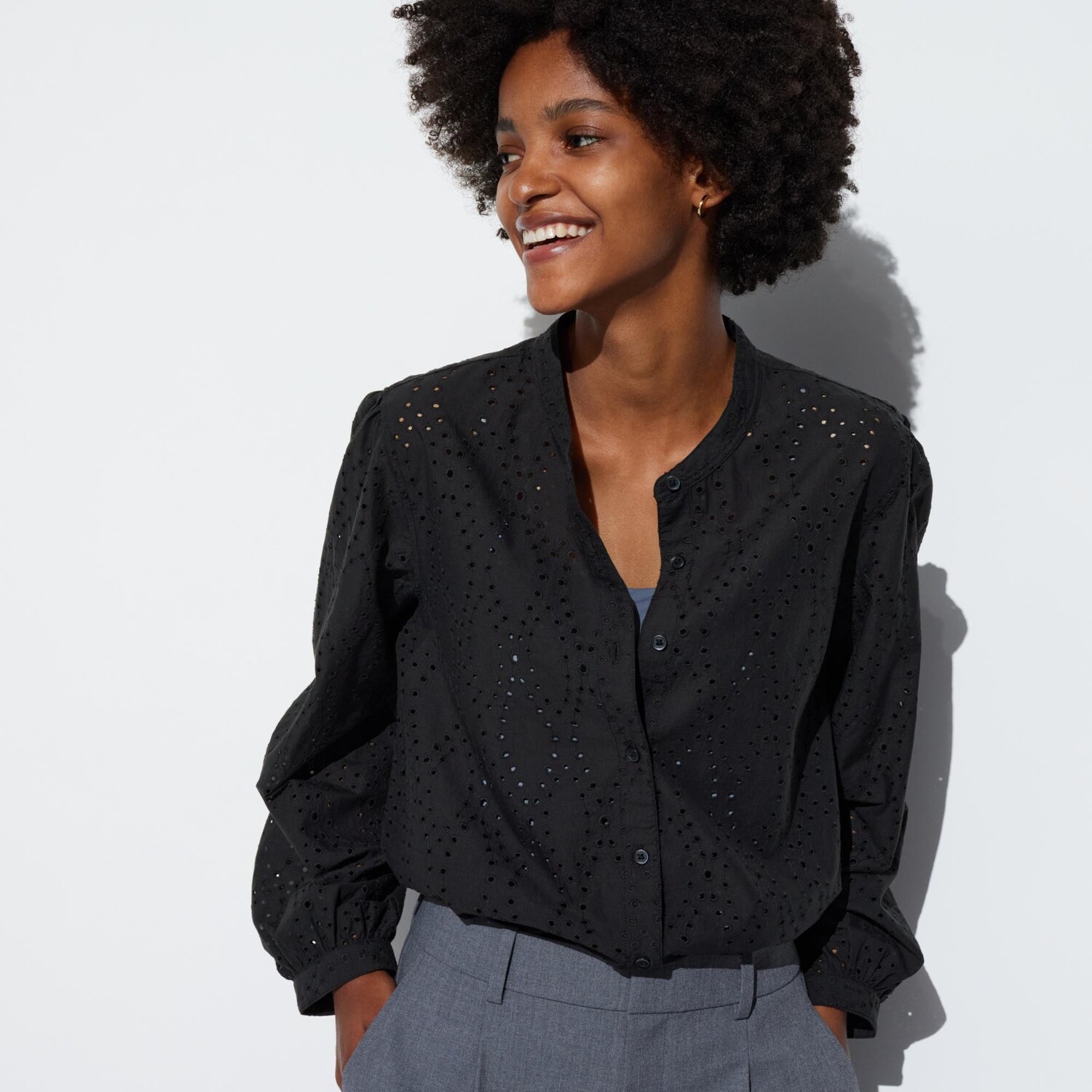 

Блузка UNIQLO из хлопка с вышивкой, черный