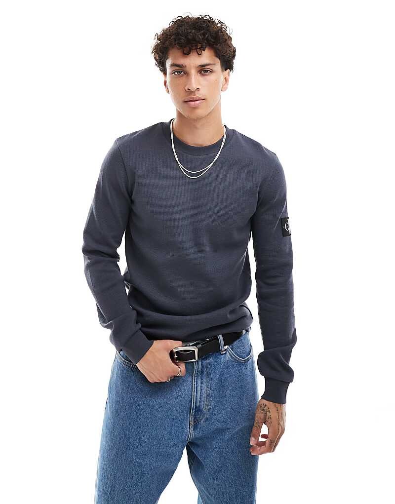 

Темно-серая футболка с вафельным логотипом и длинными рукавами Calvin Klein Jeans