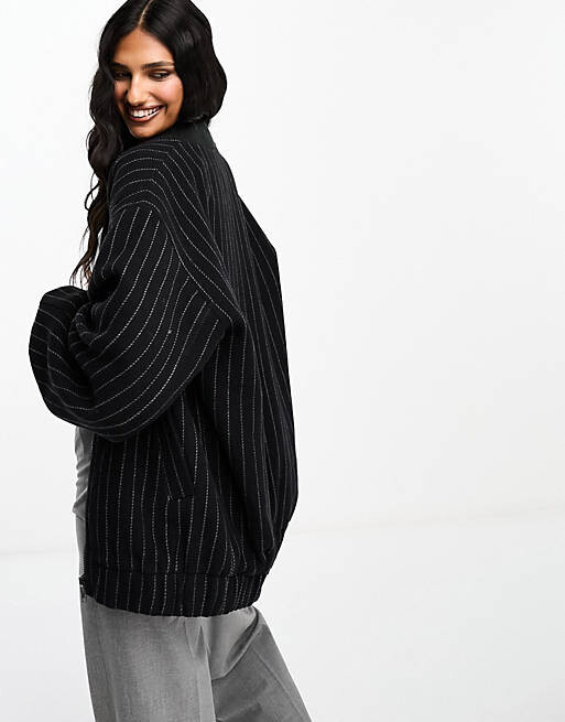

Черная сатиновая куртка-бомбер в тонкую полоску ASOS DESIGN