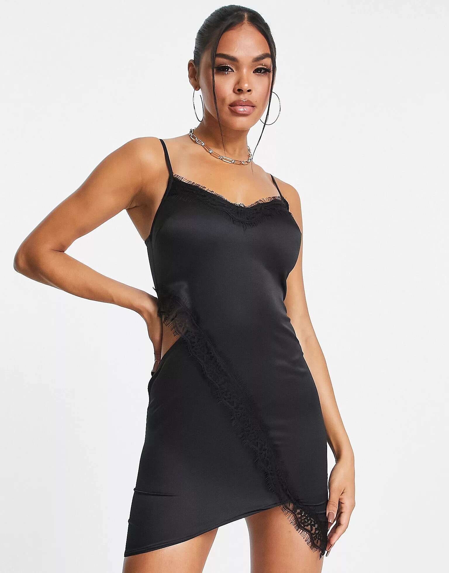 цена Черное платье-комбинация с вырезами и атласным кружевом ASYOU
