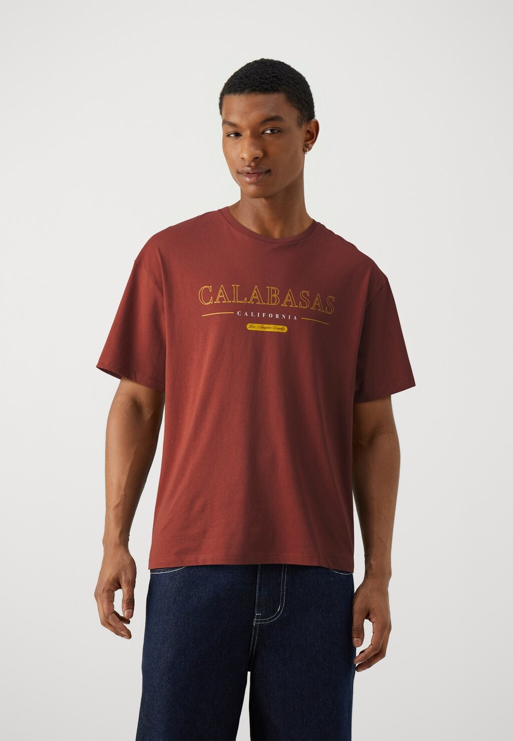 

Футболка с принтом JORCALABAS TEE UNISEX Jack & Jones, Бордо