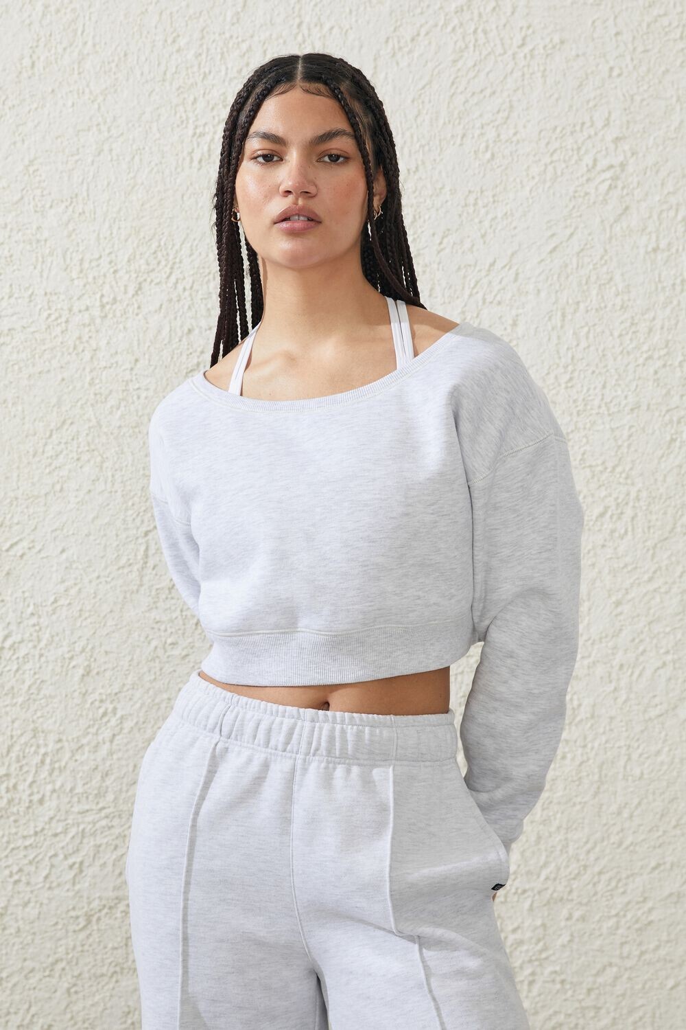 

Плюшевый флисовый джемпер с открытыми плечами Cotton On Body