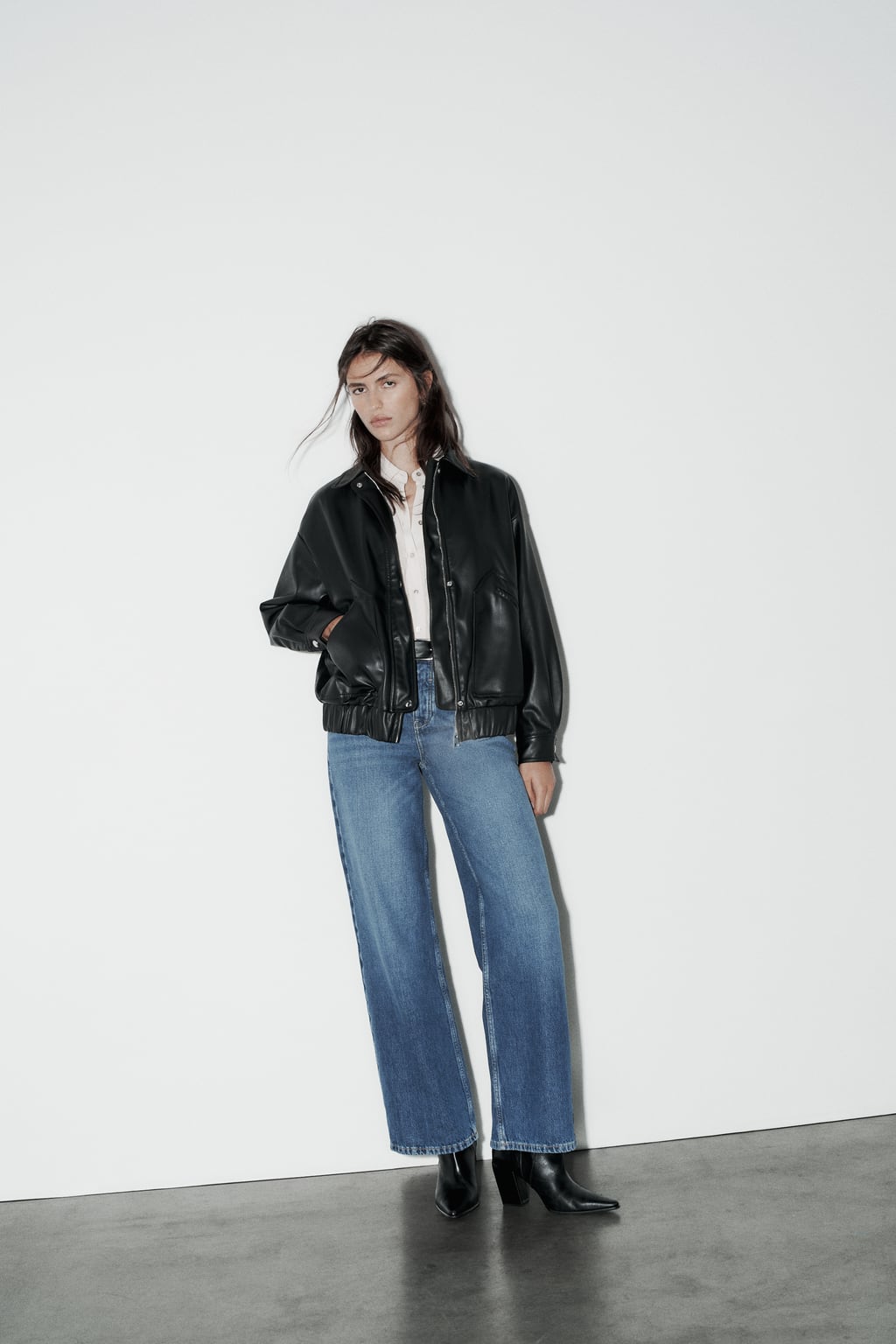 

Бомбер с кожаным эффектом ZARA, черный