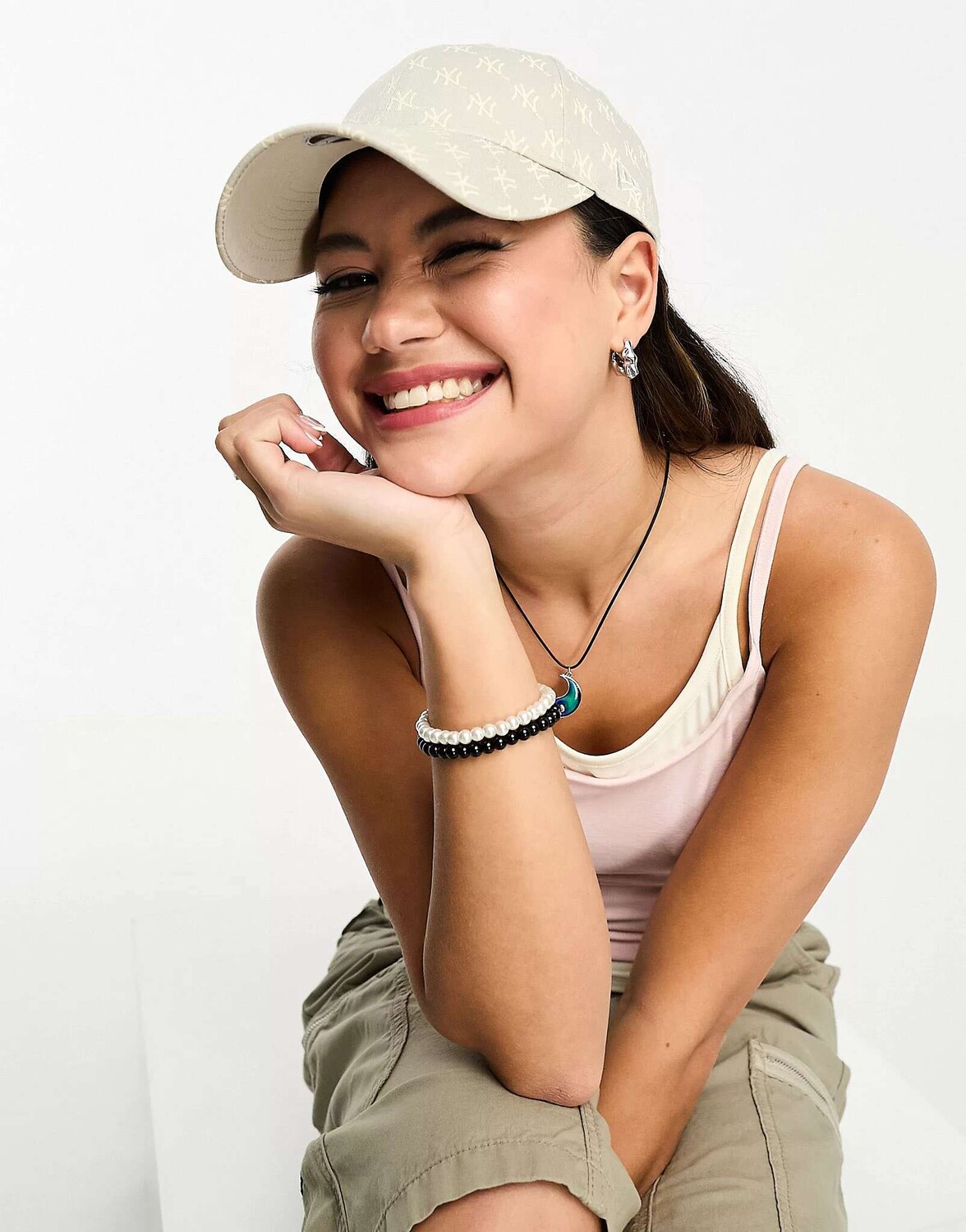 

Бежевая кепка с принтом New Era 9Forty NY