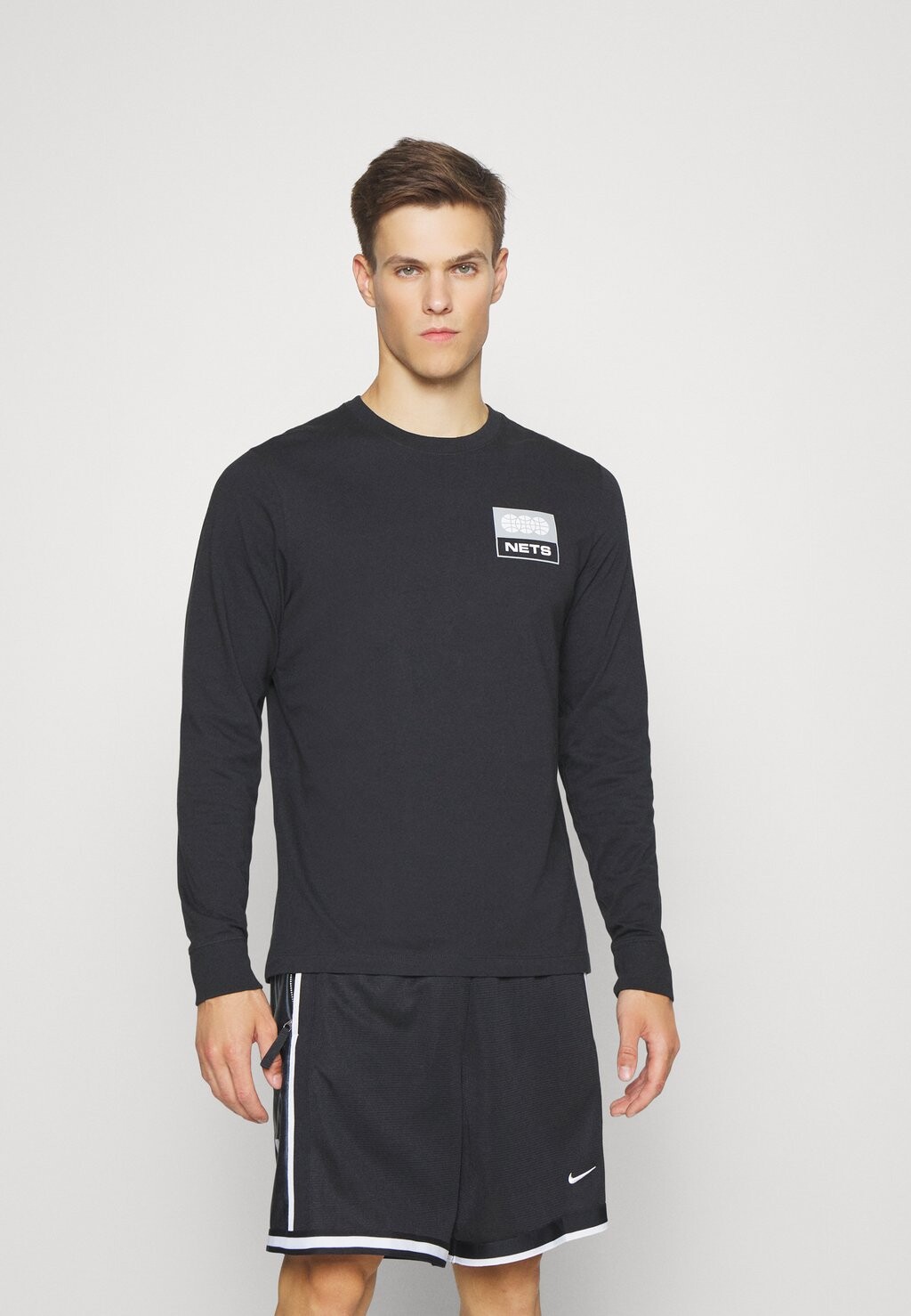 

Спортивная футболка Nike