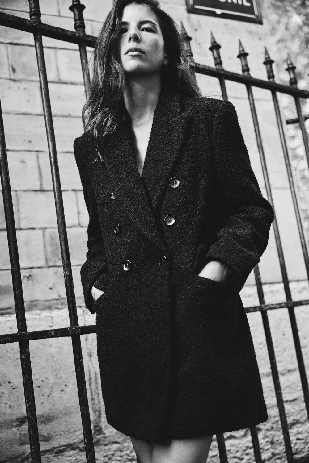 

Длинный двубортный блейзер из букле ZARA, черный
