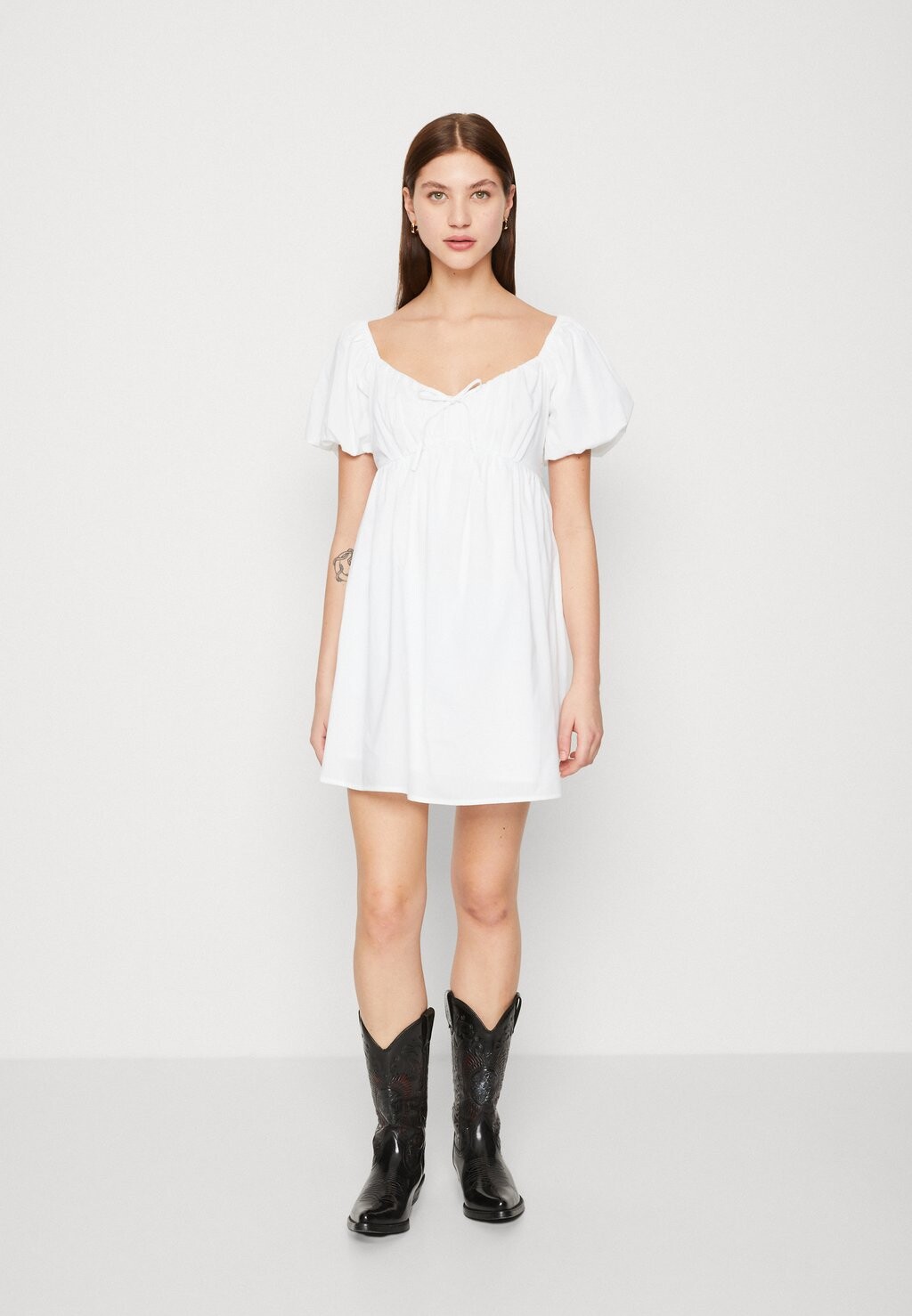 

Повседневное платье Hollister Co., белый