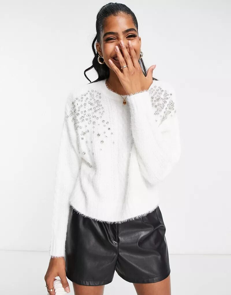 

Пышный джемпер косой вязки с вышитыми бисером плечами Miss Selfridge цвета слоновой кости