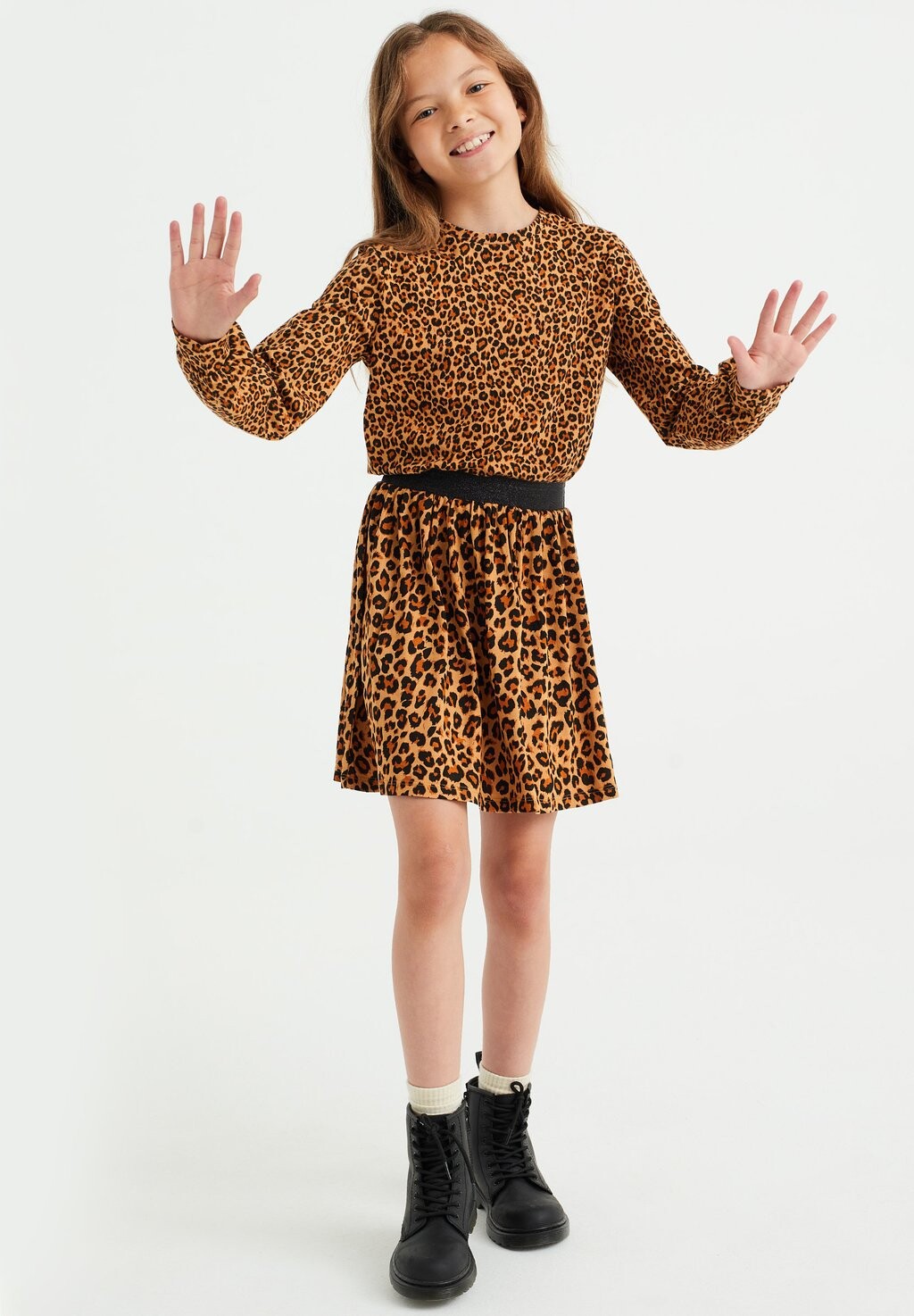 

Летнее платье WE Fashion, коричневое