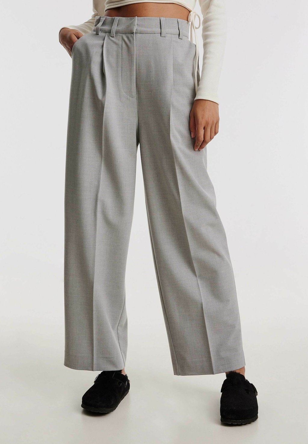 Брюки из ткани KAJ EDITED, цвет grau брюки из ткани puschel design цвет grau dunkelblau
