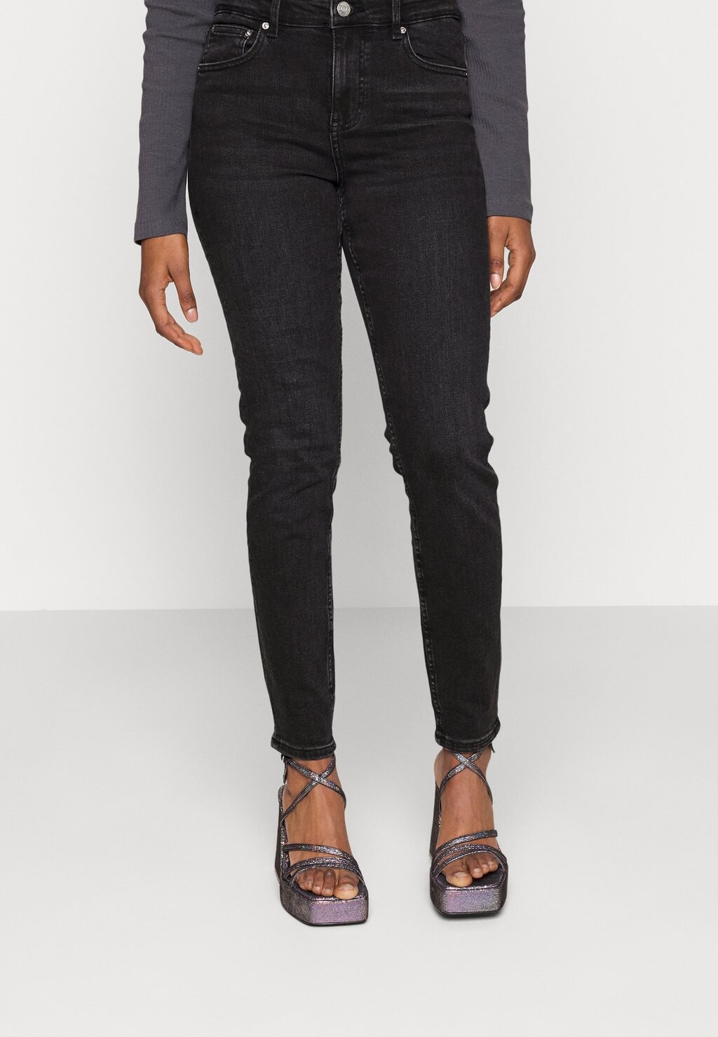 

Джинсы Skinny Fit Gina, черный