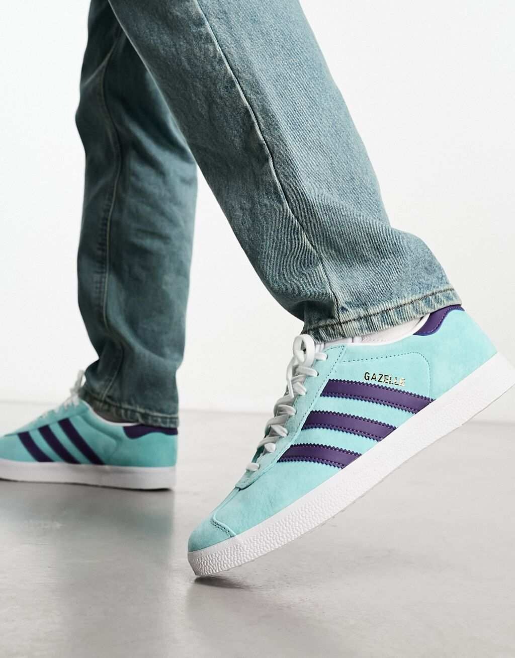 

Голубые и фиолетовые кроссовки adidas Originals Gazelle