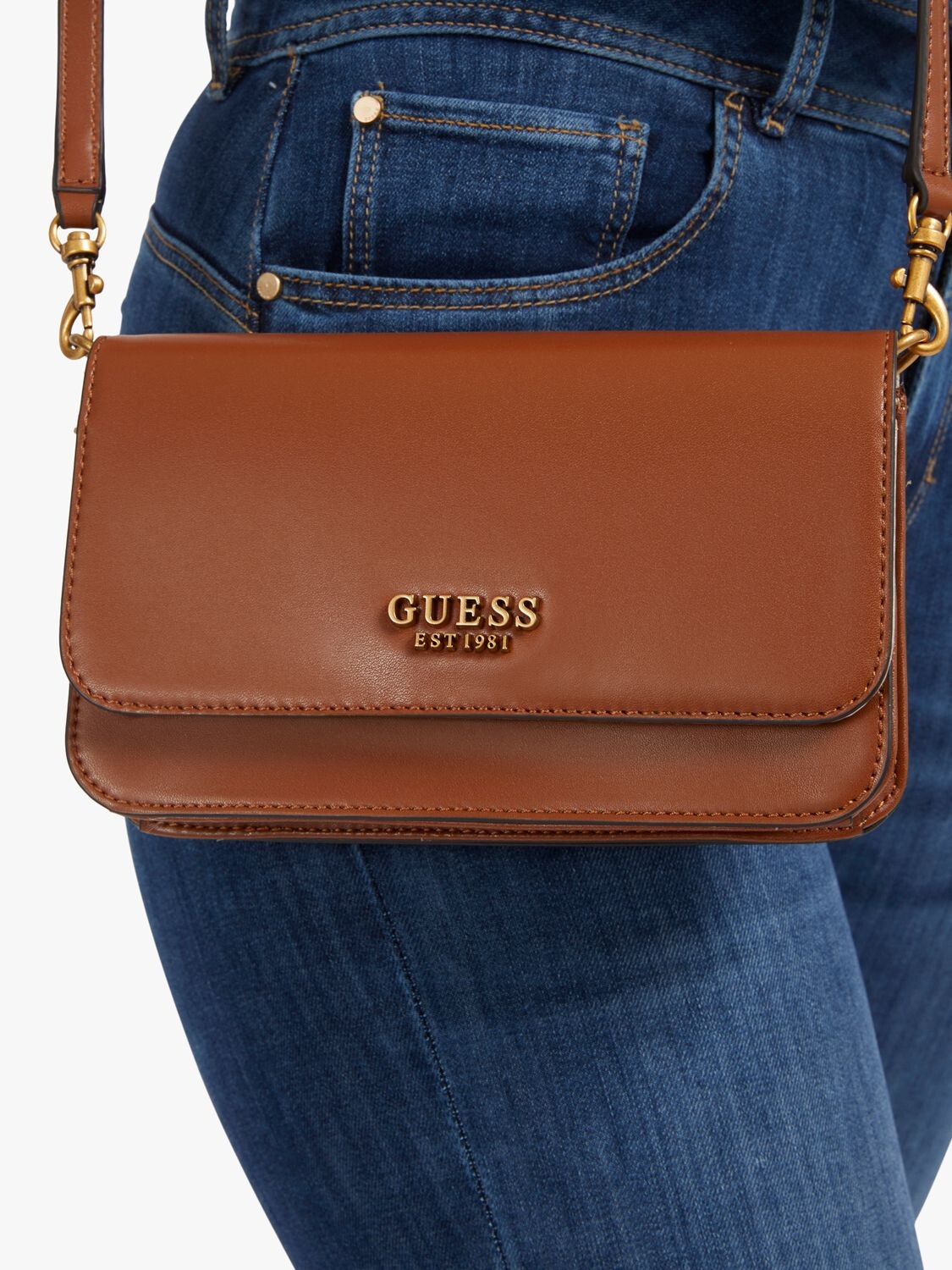 

Сумка-органайзер через плечо GUESS Noelle, коньяк