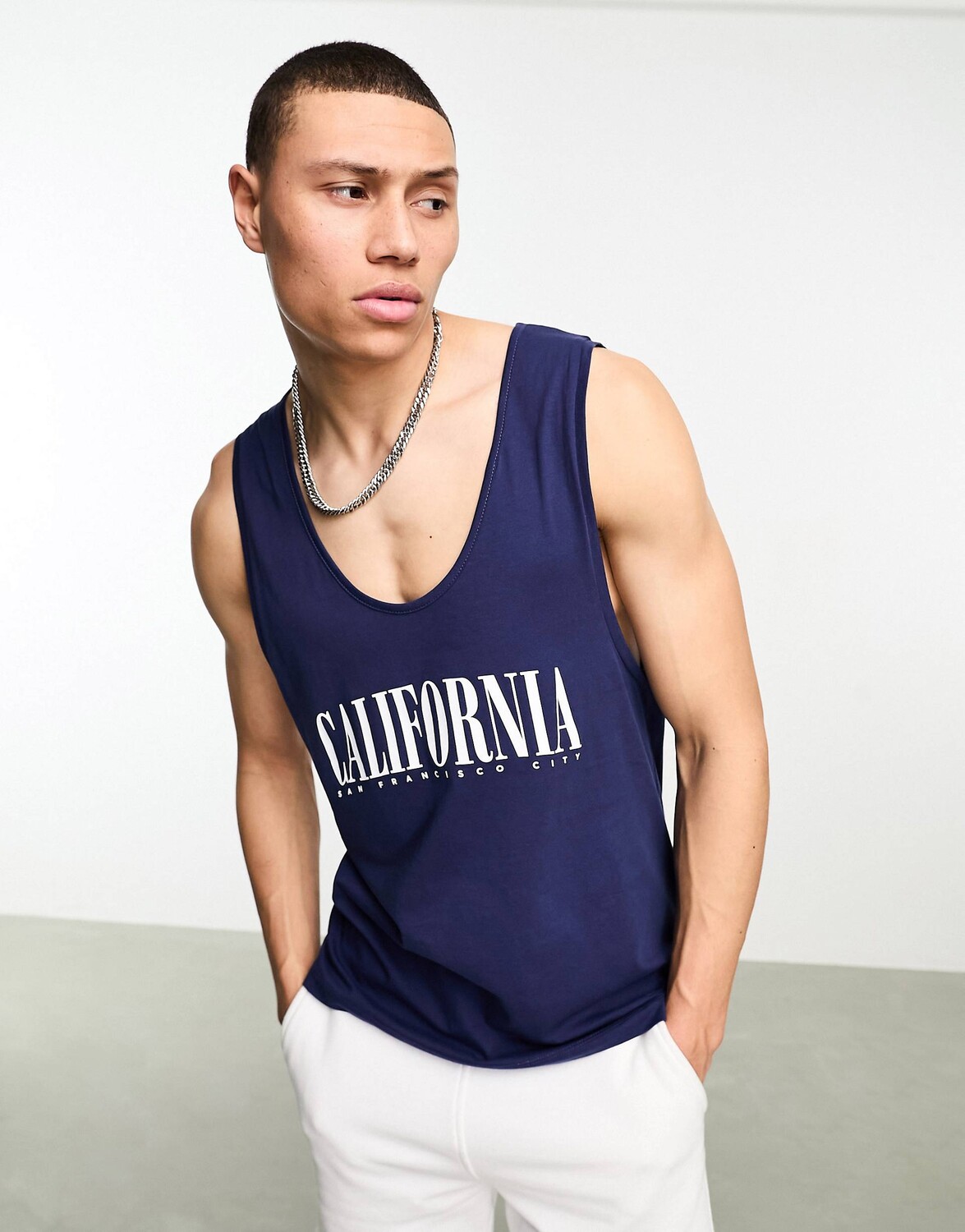 

Темно-синий свободный жилет с калифорнийским принтом ASOS DESIGN