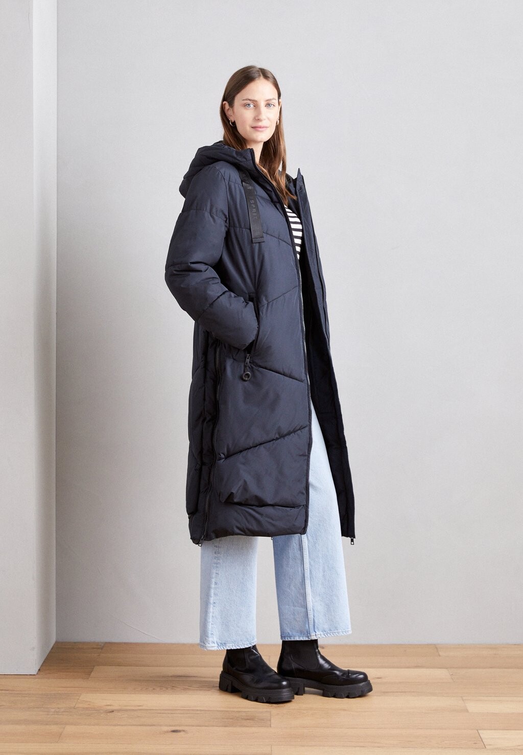 

Зимнее пальто Puffer Coat Esprit, черный