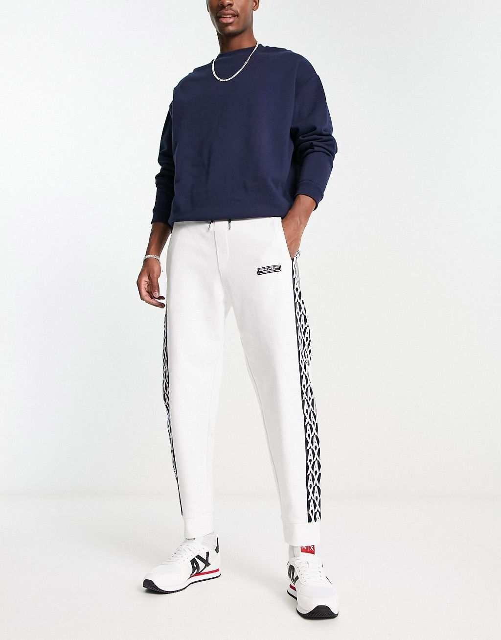 

Белые джоггеры с логотипом Armani Exchange