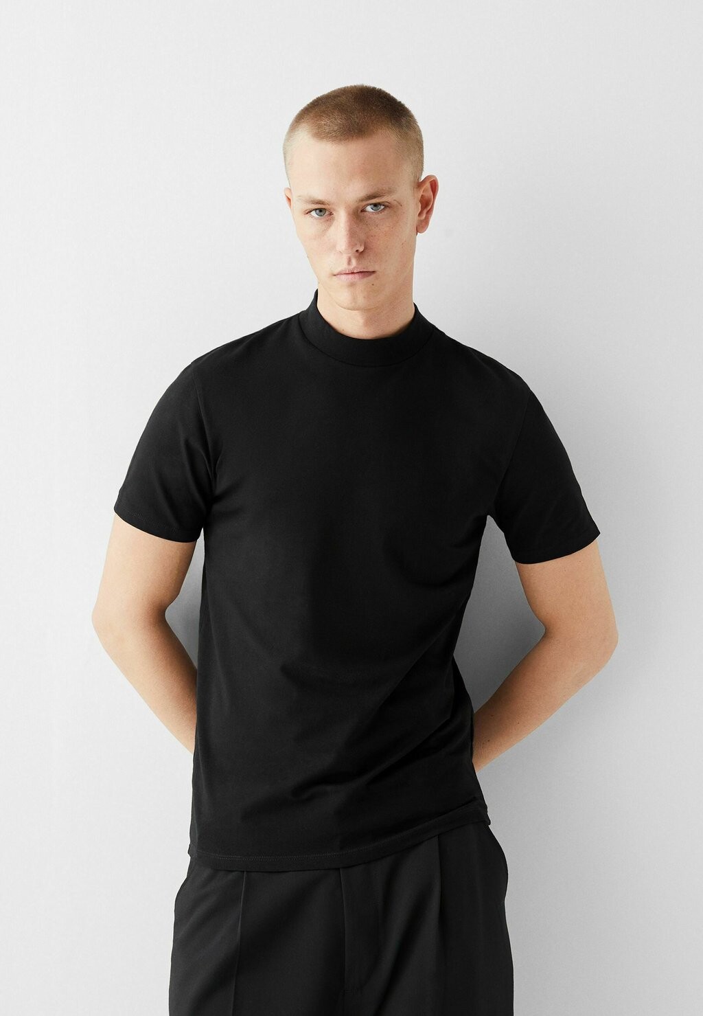 Базовая футболка Short Sleeve Bershka, черный