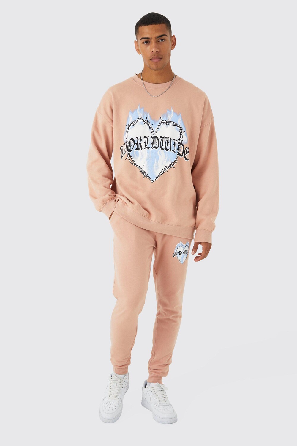 

Спортивный костюм oversize с колючей проволокой и пламенем Boohoo, розовый