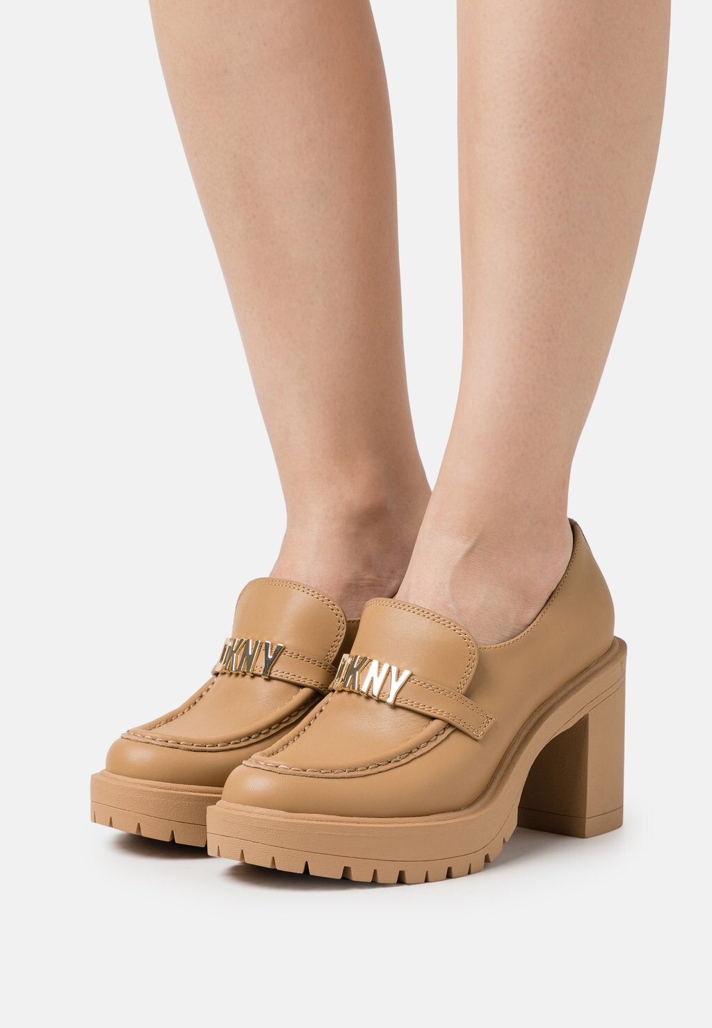 

Декольте AREA DKNY, карамель