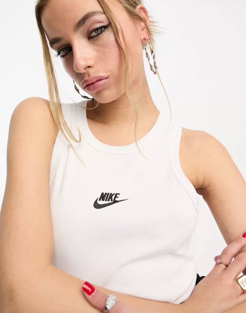 Белая майка в рубчик Nike Dance с небольшим логотипом Swoosh