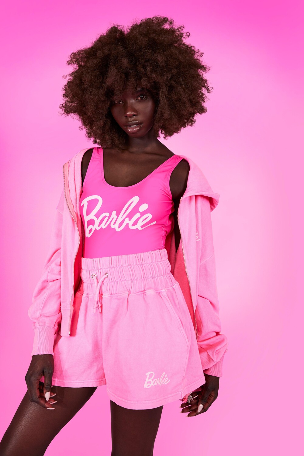 

Спортивные шорты с принтом барби Boohoo, розовый