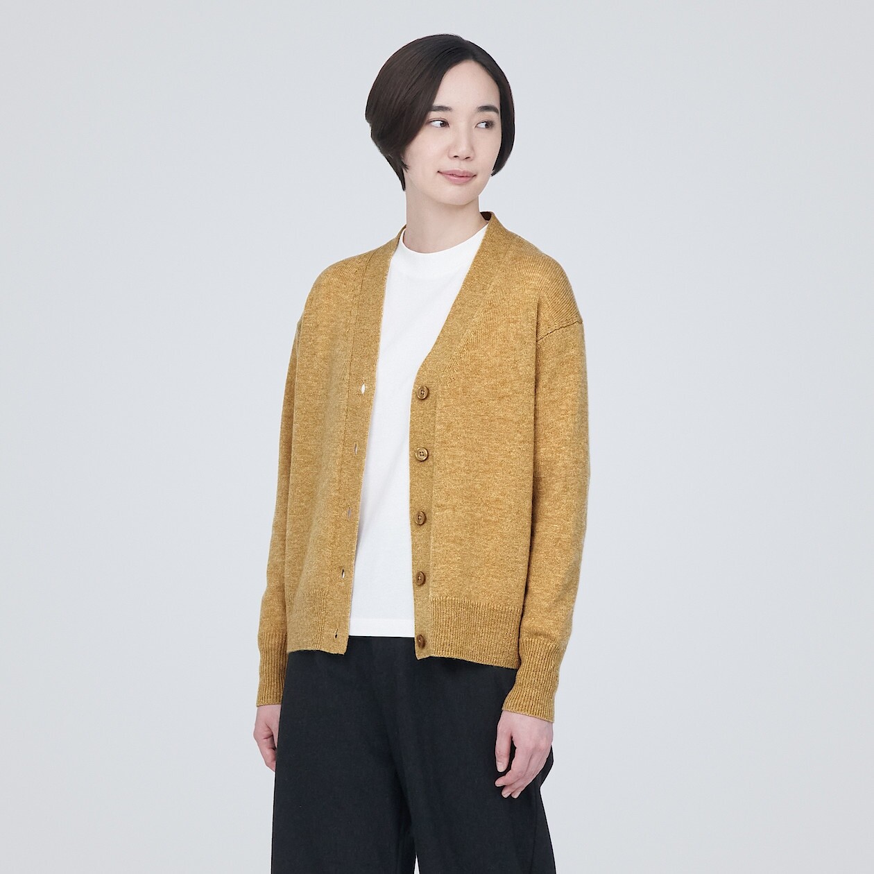 

Кардиган средней толщины с V-образным вырезом из моющейся шерсти MUJI, желтый