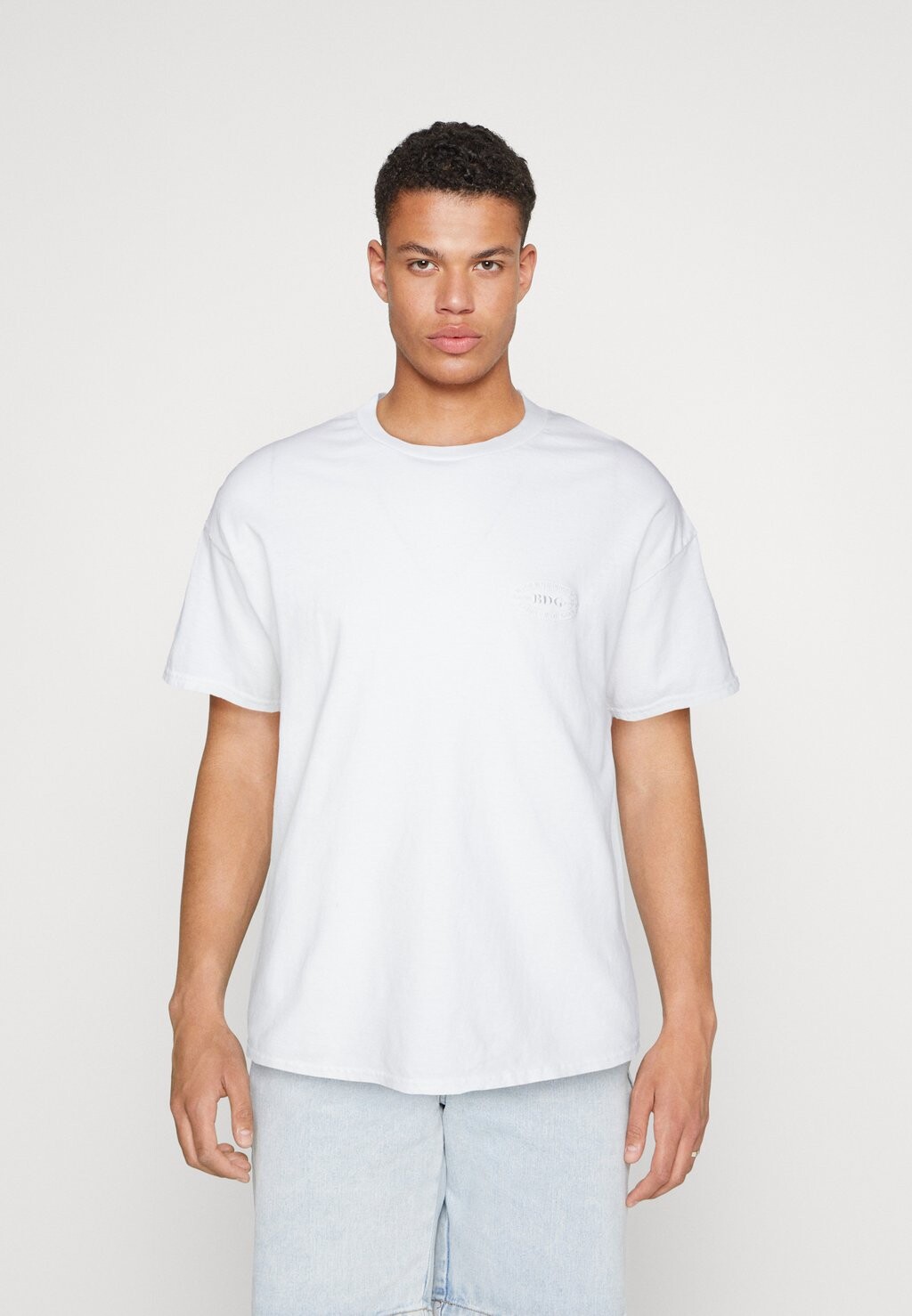 

Футболка базовая WORKWEAR CREST TEE UNISEX BDG Urban Outfitters, белая, Белый