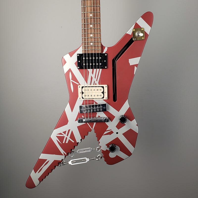 

Электрогитара EVH Striped Shark - Pau Ferro Fingerboard - Hard Case - CLEAN - NICE !