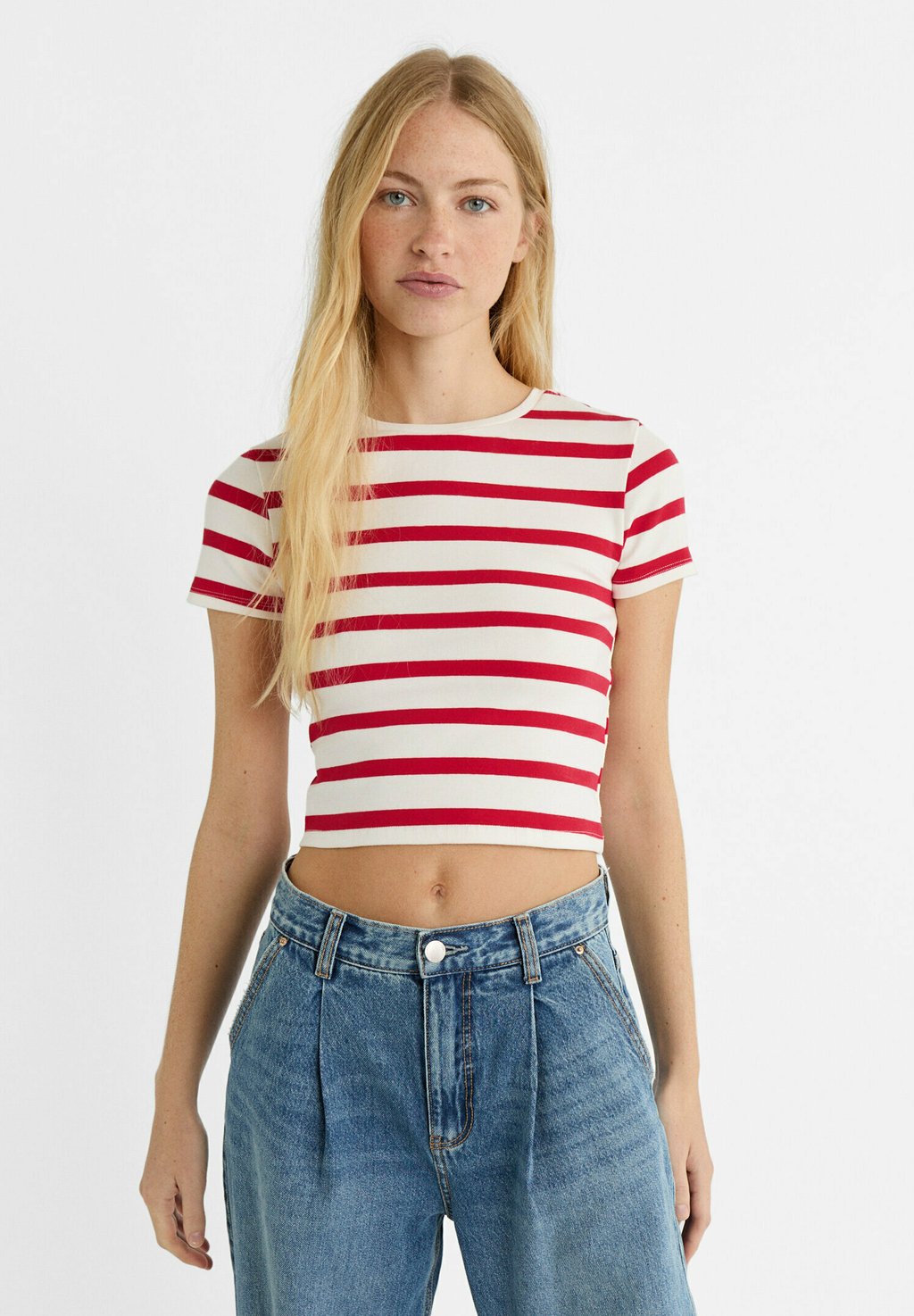 

Футболка с принтом STRIPED CROPPED Stradivarius, цвет red