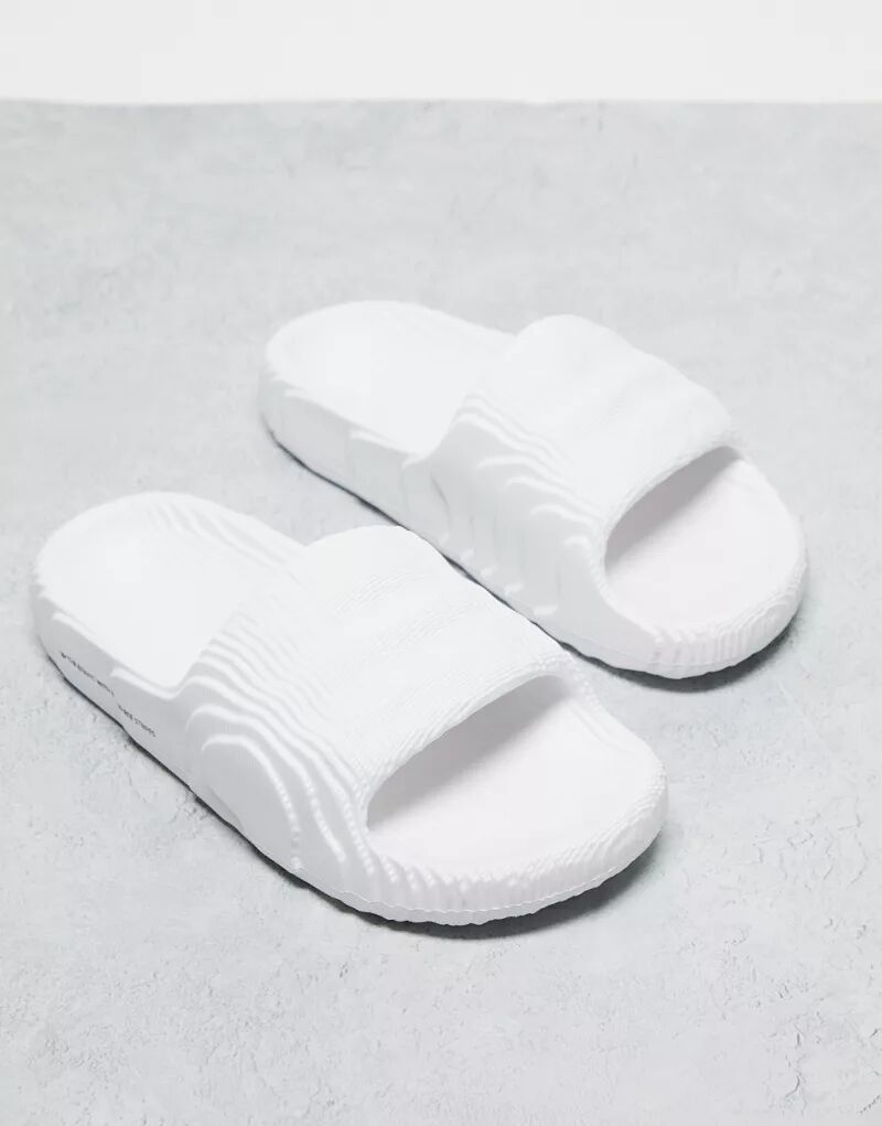 Белые шлепанцы adidas Originals Adilette 22