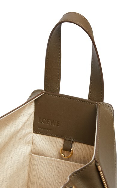

Маленькая компактная сумка Hammock Loewe
